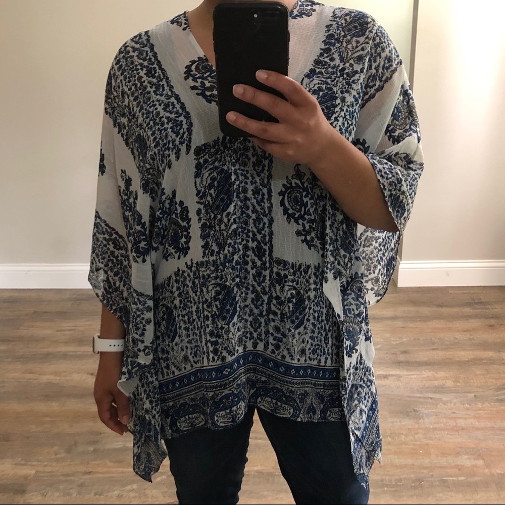 Two by Vince Camuto Blue and White Poncho Top
